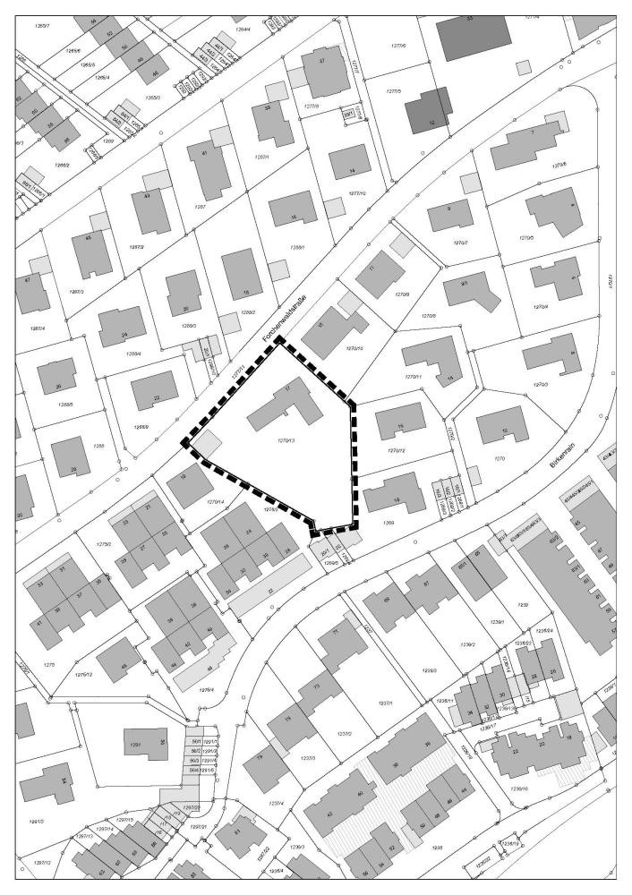 Schwarz-weiße Linienzeichnung eines Bauleitplan-Abgrenzungsplans mit markiertem Bereich an der Forchenwaldstraße in einem Wohngebiet