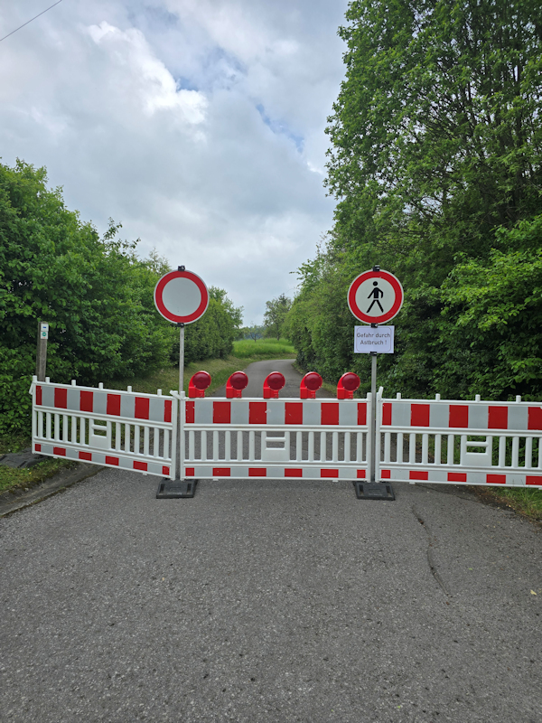Absperrung der Wege unter dem Roßberg