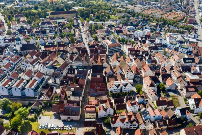 Drohnenaufnahme der Innenstadt mit den Fachwerkhäusern in der Markstraße