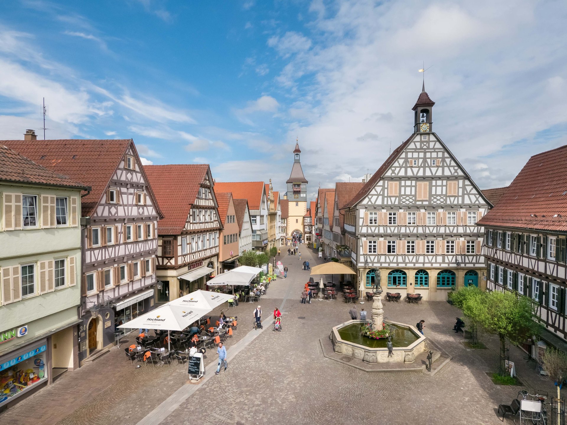 Luftaufnahme der Marktstraße mit dem Marktplatz in Winnenden