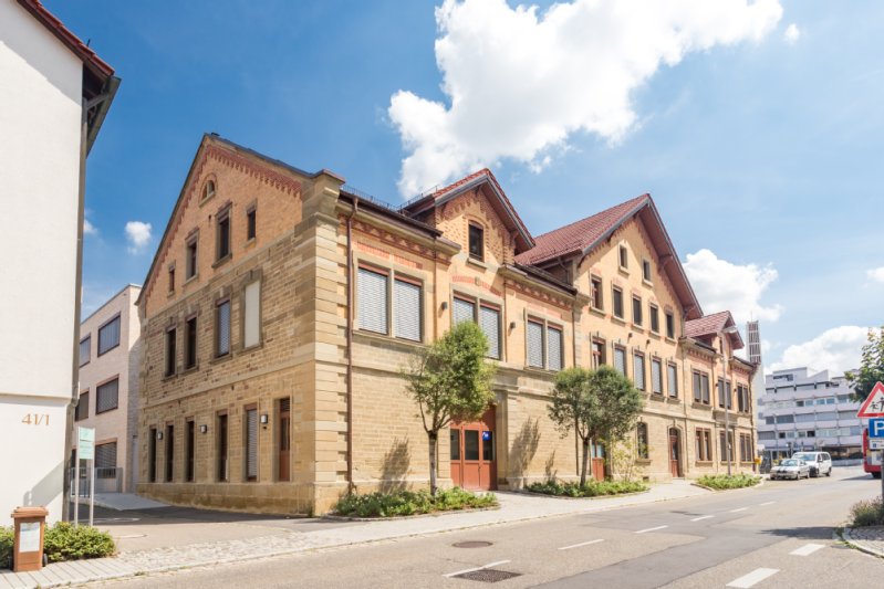 Die Kastenschule von der Bahnhofstraße aus betrachtet.