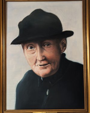 Das Ehrenbürgergemälde zeigt Marie Huzel in schwarzer Kleidung mit schwarzem Hut . 