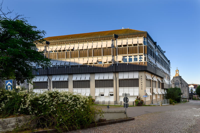 Das Winnender Rathaus vom Santo-Domingo-de-la-Calzada-Platz aus