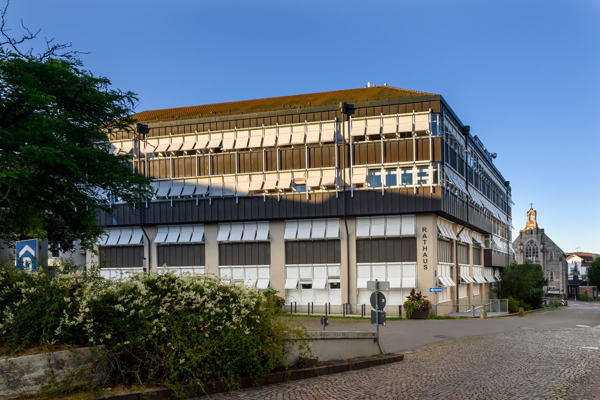 Der Rathaus Winnenden mit Blick vom Santo Domingo de l Calzada-Platz