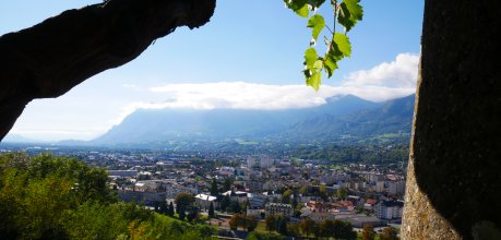 Ausblick auf Albertville in Frankreich bei schönem Wetter