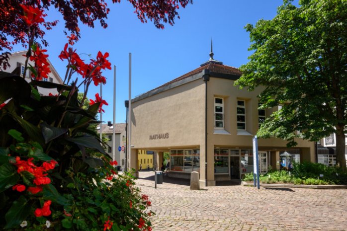 Rathaus von außen Blick von Richtung der Schlossstraße